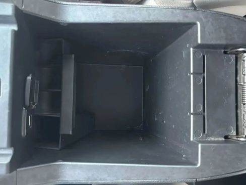 Used 2018 Ford Explorer XLT w/ Equipment Group 202A FWD image 15
