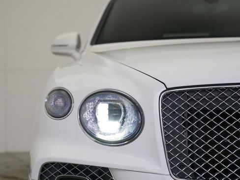 Used 2022 Bentley Bentayga image 64