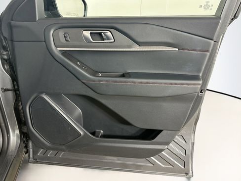 Used 2025 Ford Explorer ST-Line w/ ST-Line Street Pack AWD/4WD image 34
