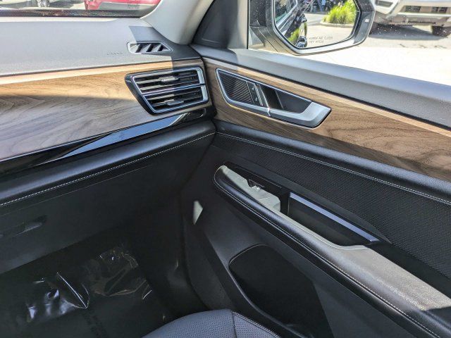 Used 2024 Volkswagen Atlas SE FWD image 18