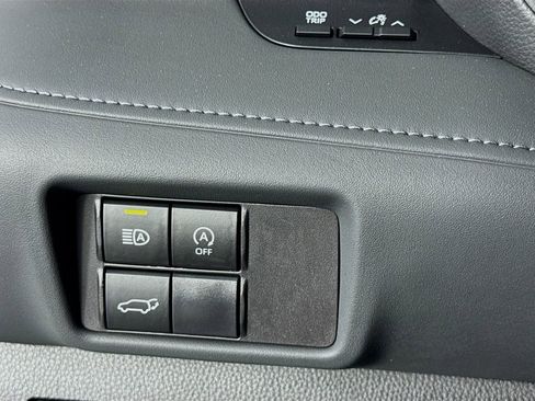 Used 2023 Toyota Highlander LE image 14