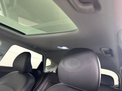 Used 2024 Hyundai Kona Limited image 12