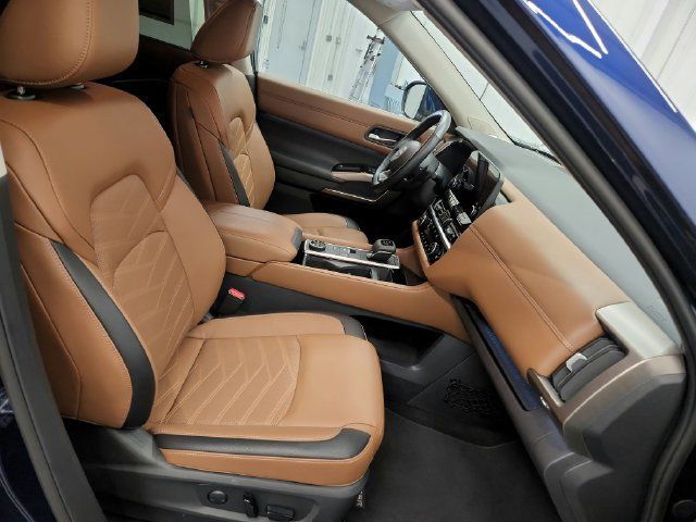 Used 2025 Nissan Pathfinder Platinum w/ Cargo Package AWD/4WD image 26