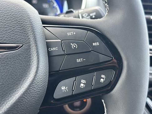 New 2026 Chrysler Pacifica Limited FWD image 28