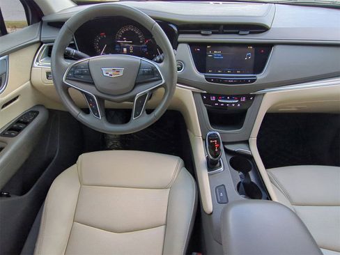 Certified 2018 Cadillac XT5 Luxury w/ Driver Awareness Package image 25