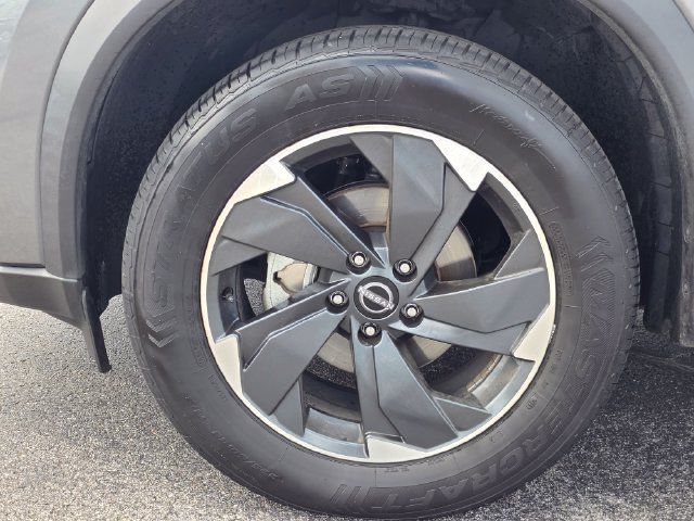 Used 2025 Nissan Rogue SV AWD/4WD image 6