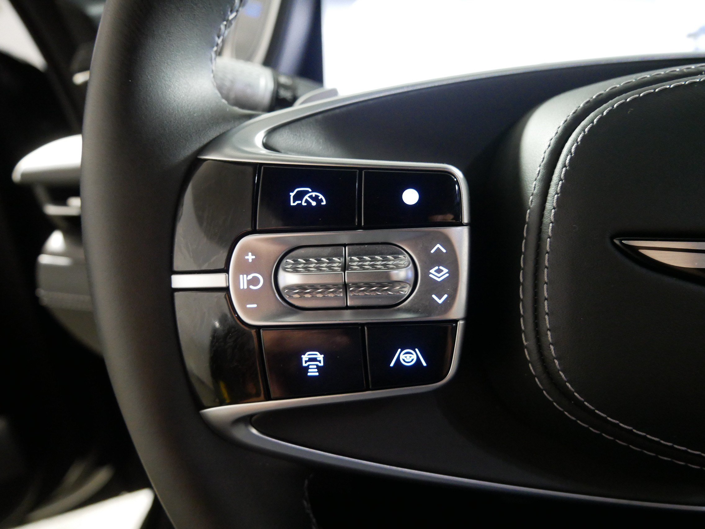 Used 2024 Genesis G90 3.5T AWD/4WD image 27