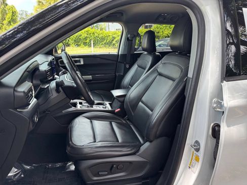 Used 2023 Ford Explorer XLT w/ Equipment Group 202A AWD/4WD image 39