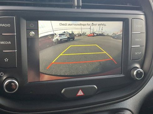 Used 2023 Kia Soul LX w/ LX Technology Package image 17