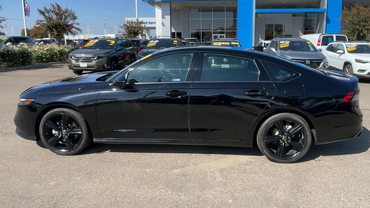 Used 2025 Honda Accord Sport image 4