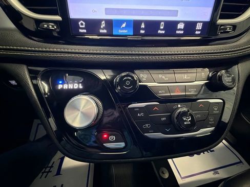 Used 2022 Chrysler Pacifica Touring-L w/ Uconnect Theater Family Group FWD image 33