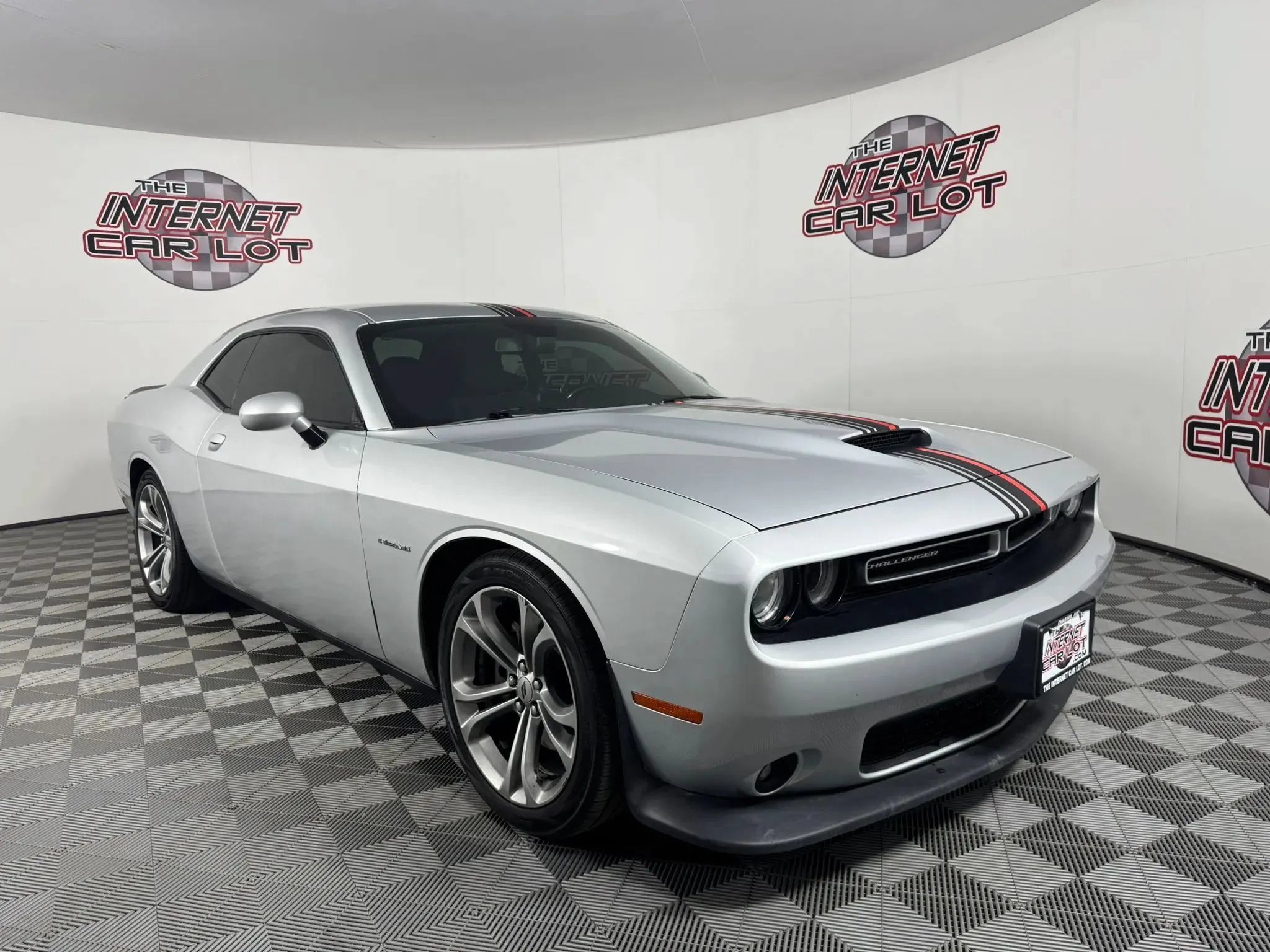 Used 2020 Dodge Challenger R/T RWD image 9
