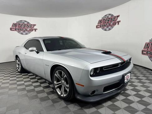 Used 2020 Dodge Challenger R/T RWD image 9