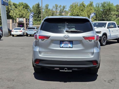 Used 2016 Toyota Highlander LE AWD/4WD image 6