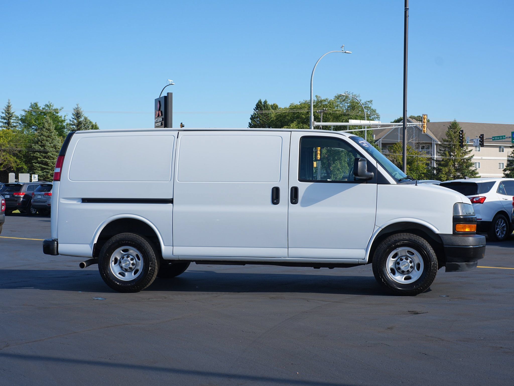 Used 2020 Chevrolet Express 3500 w/ Driver Convenience Package RWD image 2