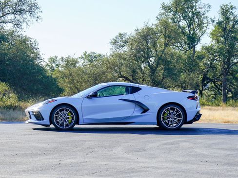 Used 2023 Chevrolet Corvette Stingray Premium Cpe w/ Z51 Performance Package image 4