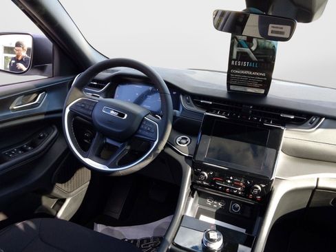 New 2025 Jeep Grand Cherokee L Laredo w/ Luxury Tech Group I image 3