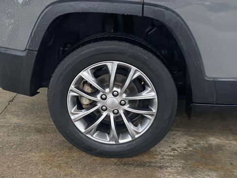 Used 2021 Jeep Cherokee Latitude Plus FWD image 9