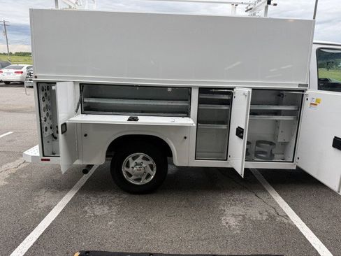 Used 2017 Ford E-350 and Econoline 350 Super Duty RWD image 15