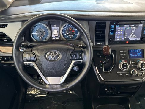 Used 2017 Toyota Sienna Limited Premium w/ Advanced Technology Package FWD image 14