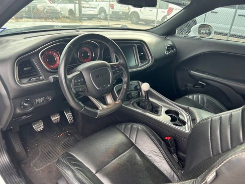 Used 2016 Dodge Challenger SRT Hellcat image 11