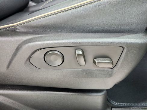 Used 2023 Chevrolet Suburban Premier image 40