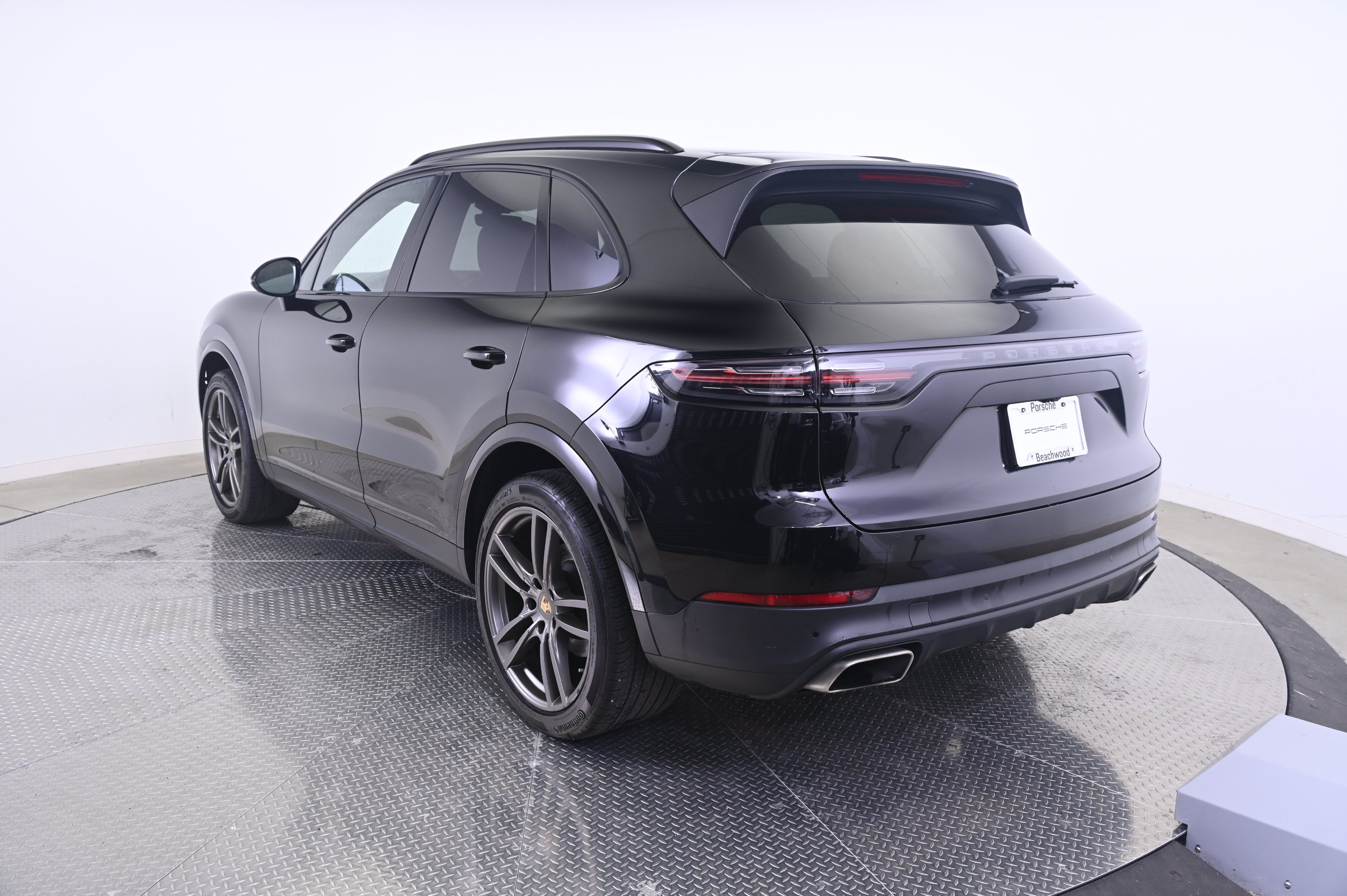 Certified 2023 Porsche Cayenne AWD/4WD image 3