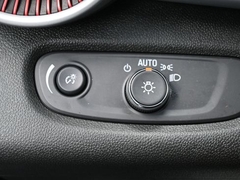 Used 2025 Chevrolet Trax RS image 27