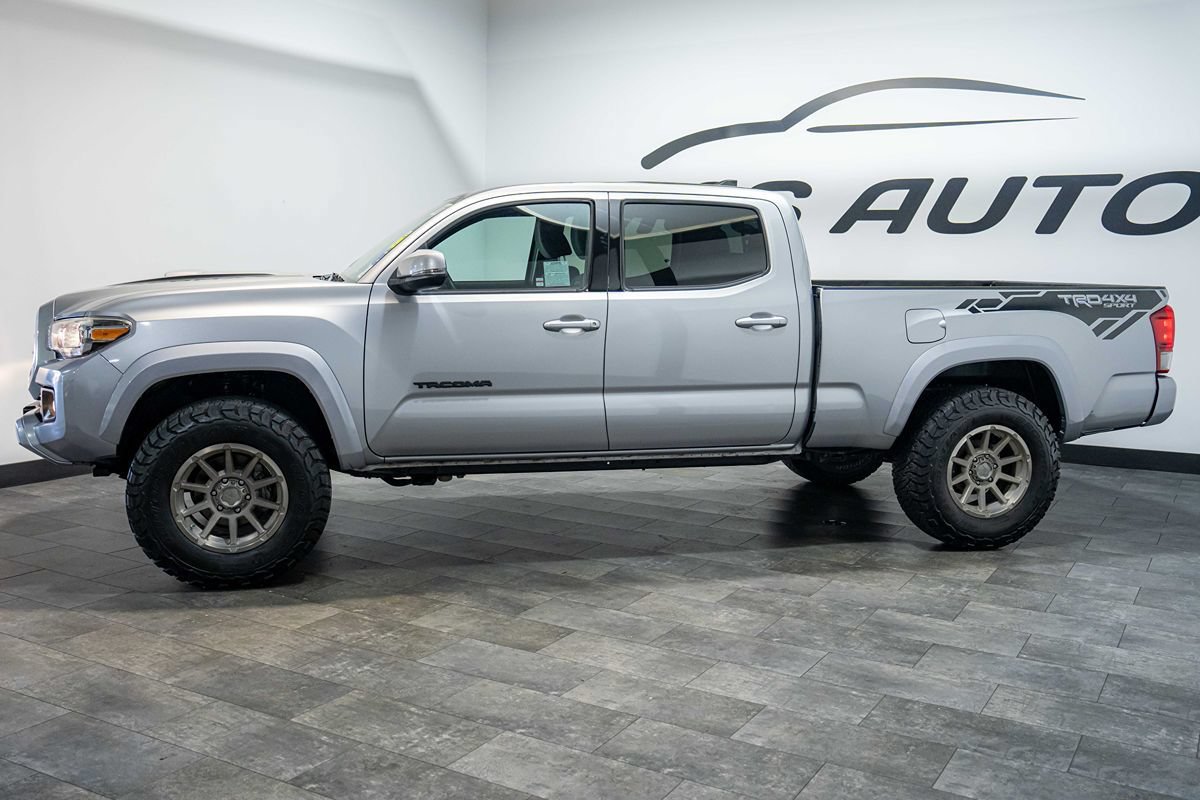 Used 2017 Toyota Tacoma TRD Sport w/ Tow Package AWD/4WD image 3