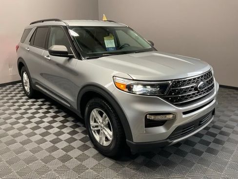 Used 2022 Ford Explorer XLT w/ Equipment Group 202A AWD/4WD image 2