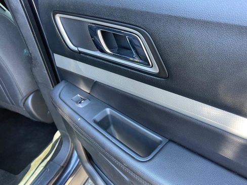 Used 2017 Ford Explorer XLT w/ Equipment Group 201A image 34