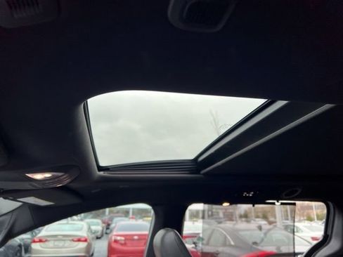 Used 2019 Chrysler Pacifica Touring-L image 25