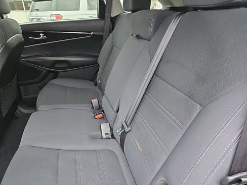 Used 2017 Kia Sorento LX image 23