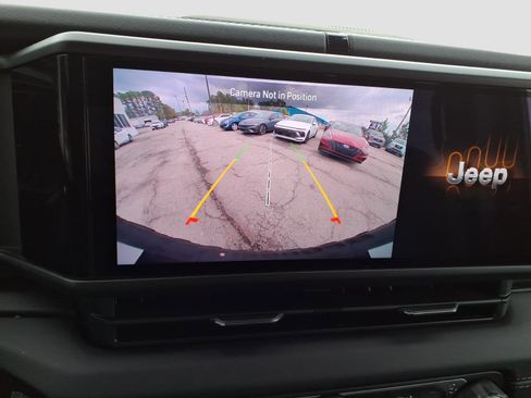 Used 2025 Jeep Wrangler Unlimited Rubicon image 16