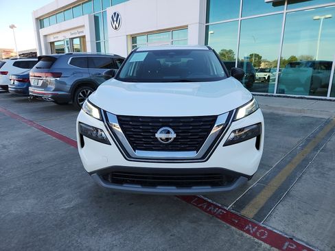 Used 2023 Nissan Rogue S image 2