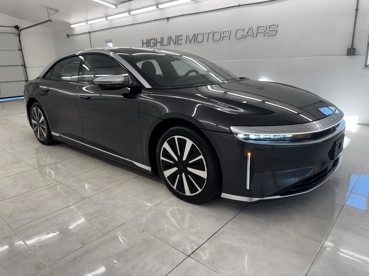 Used 2023 Lucid Air Grand Touring AWD/4WD image 3