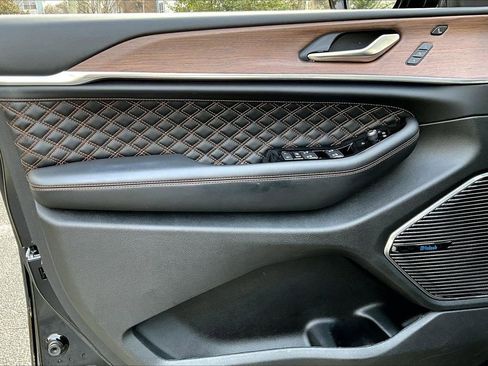 Certified 2022 Jeep Grand Cherokee Summit w/ Adv Protech Group IV image 27