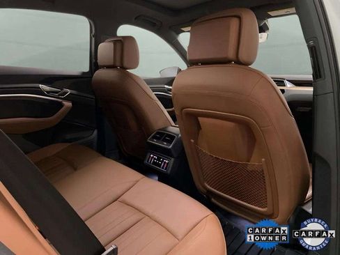 Used 2024 Audi Q8 e-tron Premium image 21