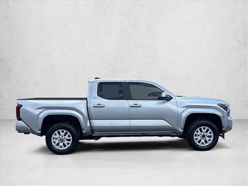 Certified 2024 Toyota Tacoma SR5 AWD/4WD image 4