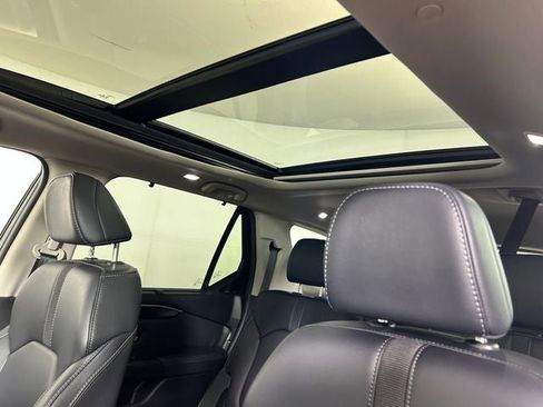 Used 2024 Honda Pilot Touring image 13