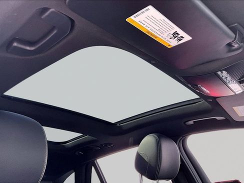 Used 2021 Mercedes-Benz GLC 300 4MATIC image 22