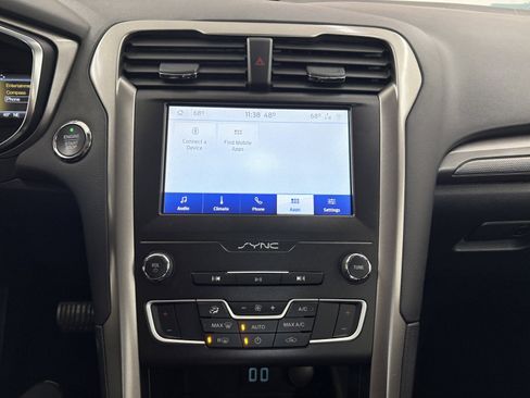 Used 2020 Ford Fusion SE image 10