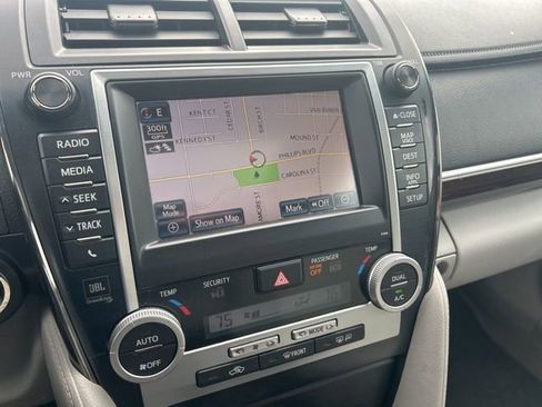 Used 2012 Toyota Camry XLE FWD image 4