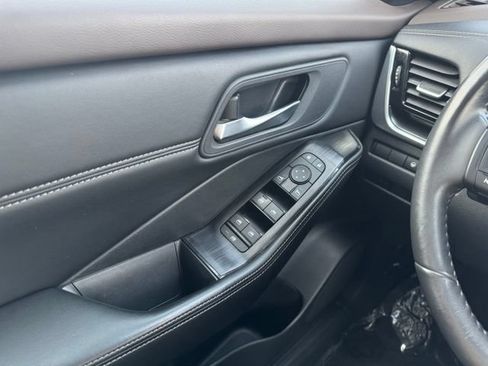 Used 2023 Nissan Rogue SV w/ SV Premium Package AWD/4WD image 32