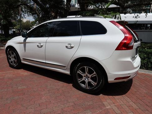 Used 2015 Volvo XC60 T6 w/ Proximity Package AWD/4WD image 4