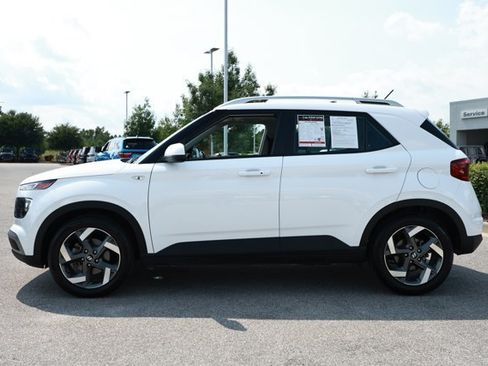 Used 2025 Hyundai Venue SEL FWD image 9