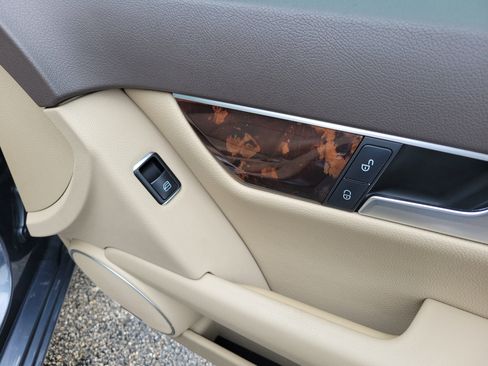 Used 2013 Mercedes-Benz C 250 Sedan image 10