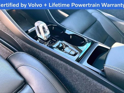 Certified 2025 Volvo XC40 B5 Plus image 18