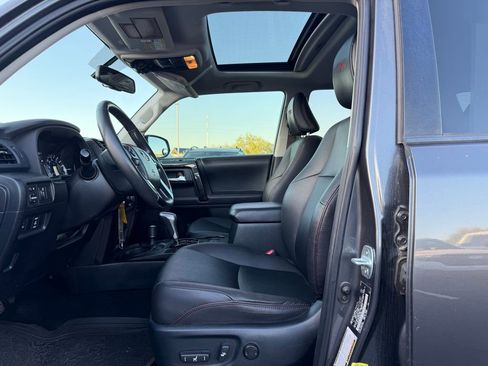 Used 2018 Toyota 4Runner TRD Off-Road Premium AWD/4WD image 5