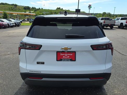 New 2026 Chevrolet Equinox LT w/ Convenience Package II FWD image 7